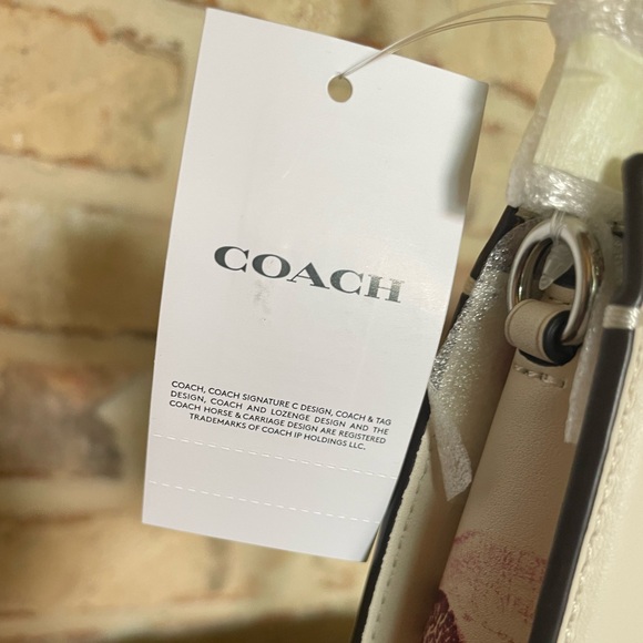 COACH Penn With Lip Print Shoulder Bag 💋 - Picture 4 of 11